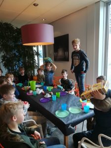 Kinderfeestje maart 2018 / lasergame in bos en in de zaal, daarna taart eten en kado`s uitpakken