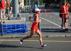 Binnen deze vorm van training richt we ons op het trainen met een constante snelheid binnen je aerobe trainingszone. Dat is gemiddeld op zo`n (60-80% van je maximale hartslag). 